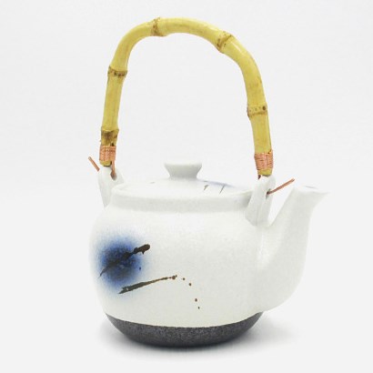 ابريق صناعة يدوية من السيراميك و القصب E-283-KR070150