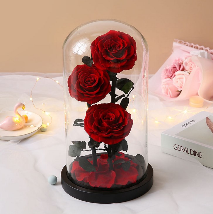 Gift three red roses in glass