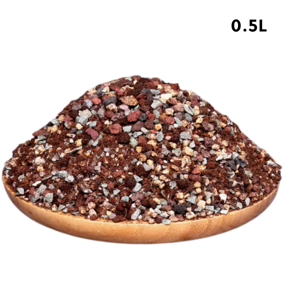 خليط تربة من عدة انواع احجار طبيعية و مكونات اخرى  لزراعة الصباريات حجم 0.5 لتر